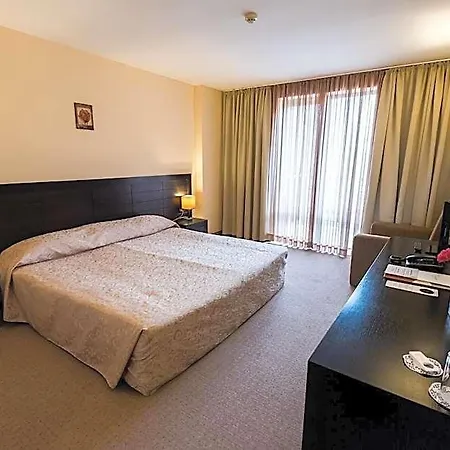 Готель Gardenia Park 4*